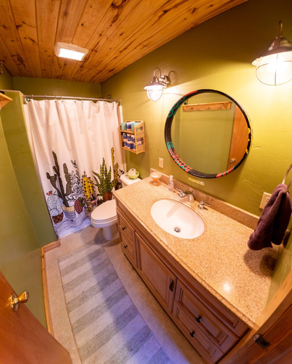 Bathroom 3, The Wanderlust Hostel, Gunnison