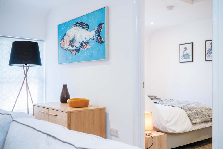 Bedroom 2, The Lobster Pot - 1 Bedroom Apartment - Tenby, Pembrokeshire