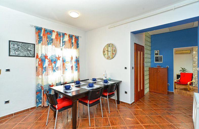Others 5, Apartment 295, Pula
