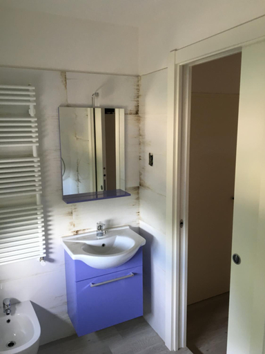 Bathroom 4, Infinity, Ravenna
