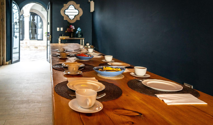 Food & Drinks 5, Casa Delphine, Allende