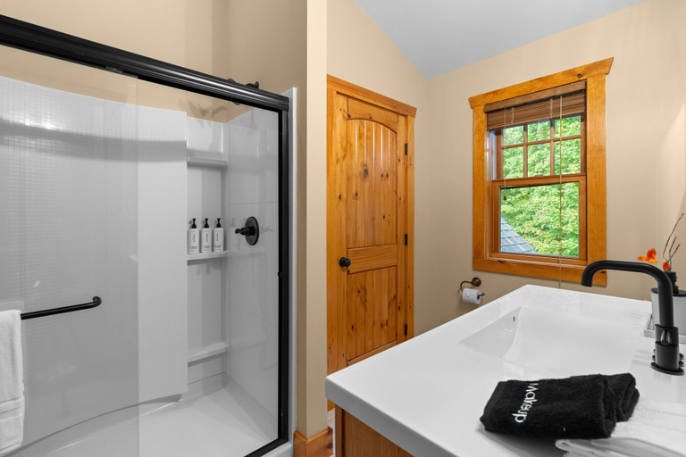 Bathroom 3, Luxury Chalet, Firepit, Sauna, Pet Friendly, 5 mins to Windham Mtn resort, Greene