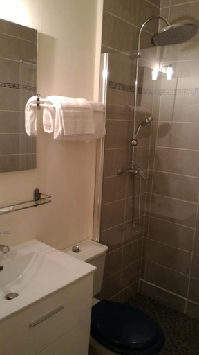 Bathroom 4, Auberge de la Marquise, Corrèze