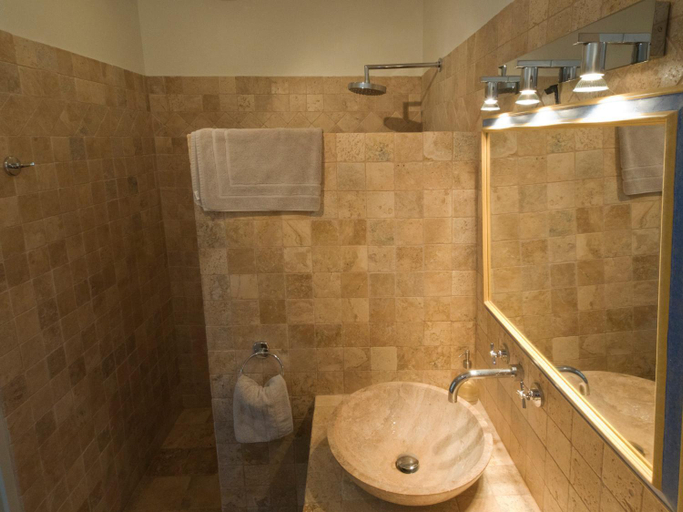 Bathroom 2, La Begude Du Pascouren, Var