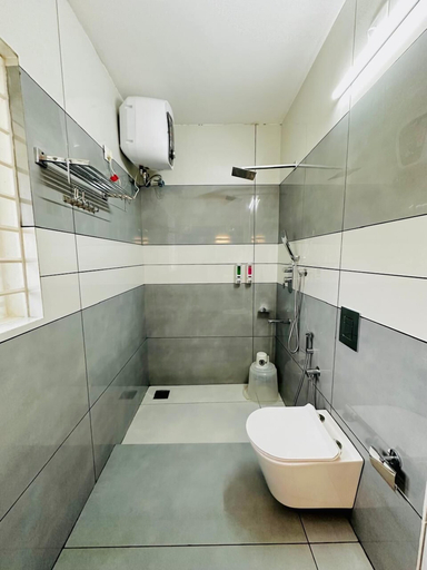 Bathroom 3, Kanavu Valley View Resort, The Nilgiris