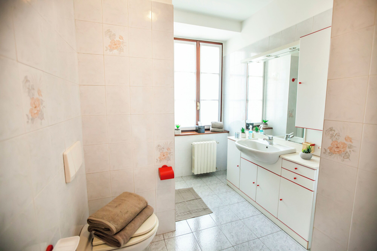 Bathroom 3, PiazzaRoma23, Como