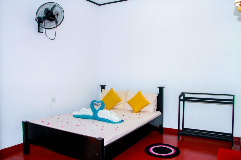 Bedroom 2, Thathsara Holiday Inn, Dambulla