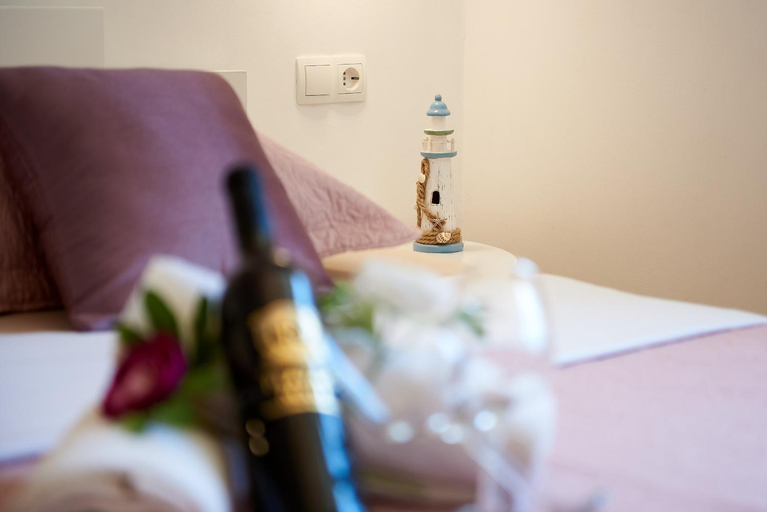 Others 5, Rooms Antonio, Trogir