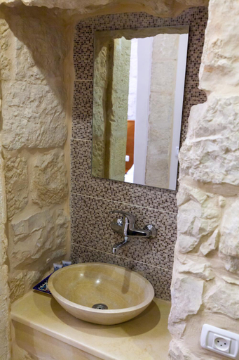 Bathroom 5, Azzahra Hotel Jerusalem, Jerusalem