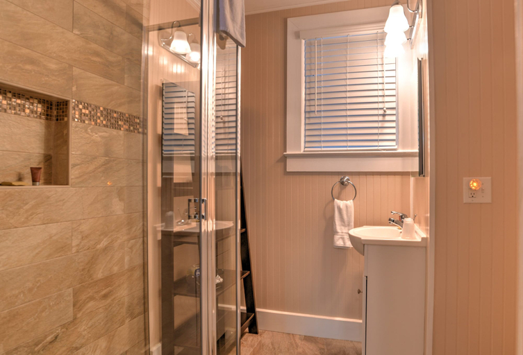 Bathroom 5, 1898 Waverly Inn, Henderson