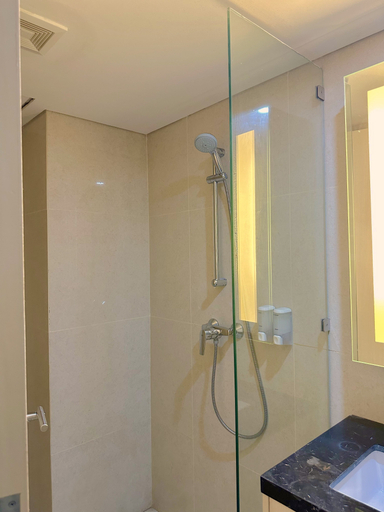 Bathroom 5, KUMU Warhol Residence at Simpang Lima Semarang, Semarang