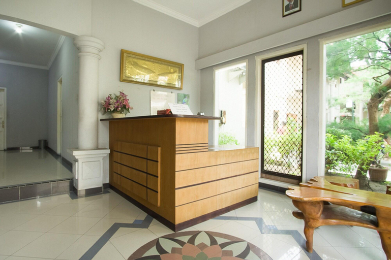 Public Area 2, RedDoorz near Rumah Sakit Baptis Kediri, Kediri