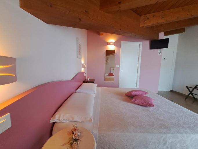 Others 5, B&B Carlotta, Pescara