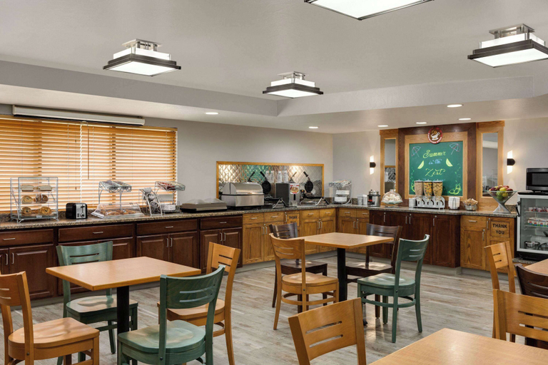 Food & Drinks 5, AmericInn by Wyndham Havre, Hill