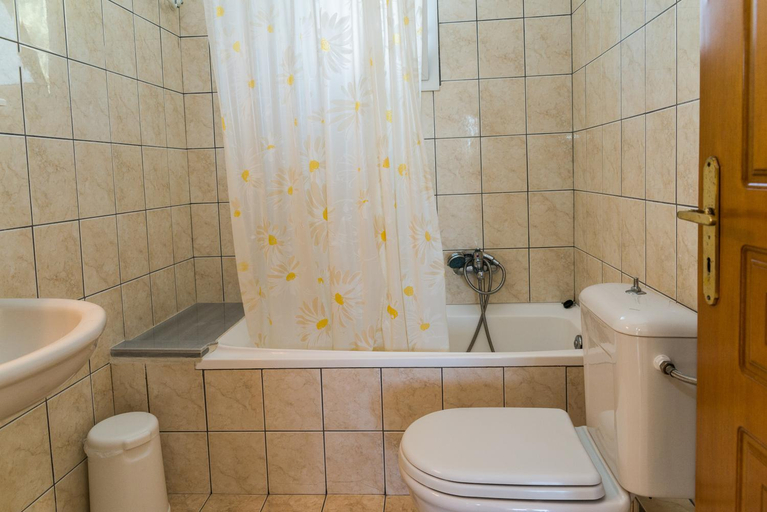 Bathroom 3, Bratis Apartments, Ionian Islands