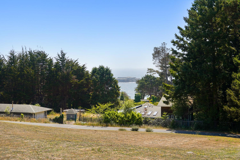 Others 5, Mendo Bungalow, Mendocino