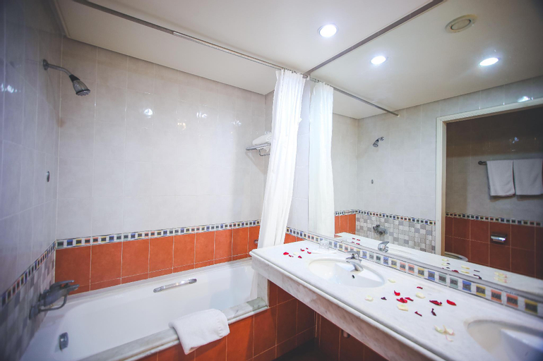 Bathroom 7