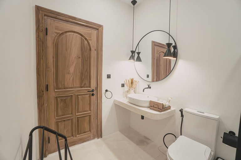 Bathroom 14