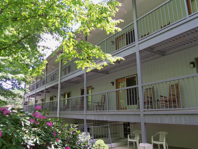 Exterior & Views 1, Four Seasons Inn, Haywood