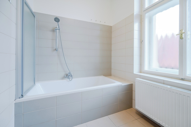 Bathroom 4, Hotel U Tri Pstrosu, Praha 1