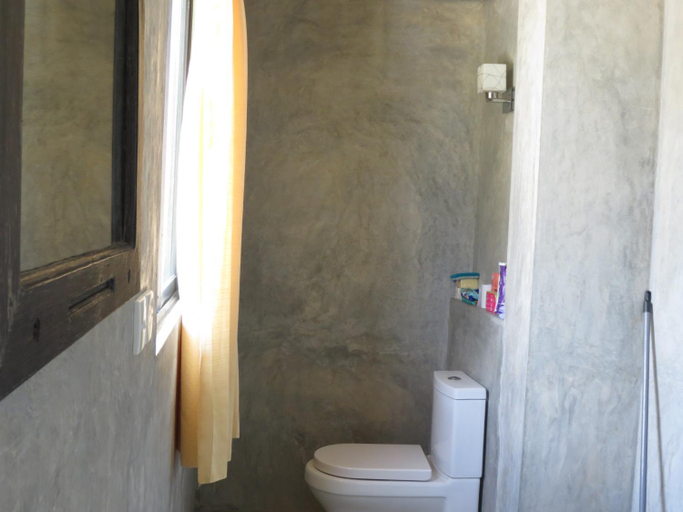 Bathroom 3, Mountain Wave Hotel and Surfshop, Hikkaduwa
