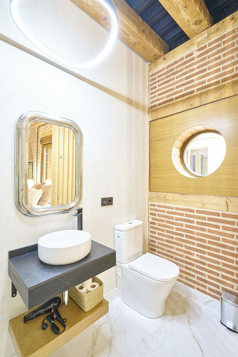 Bathroom 4, El capricho balcón Plaza mayor, Salamanca