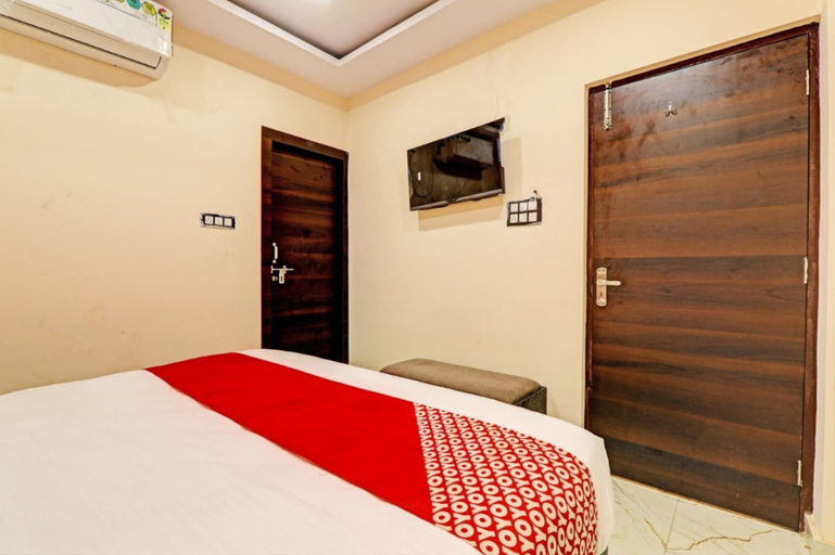 Bedroom 2, Goroomgo Madhav Inn Lucknow, Lucknow