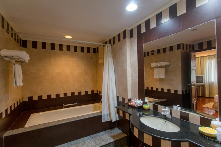 Bathroom 3, Tangerine Ville Hotel, Fang