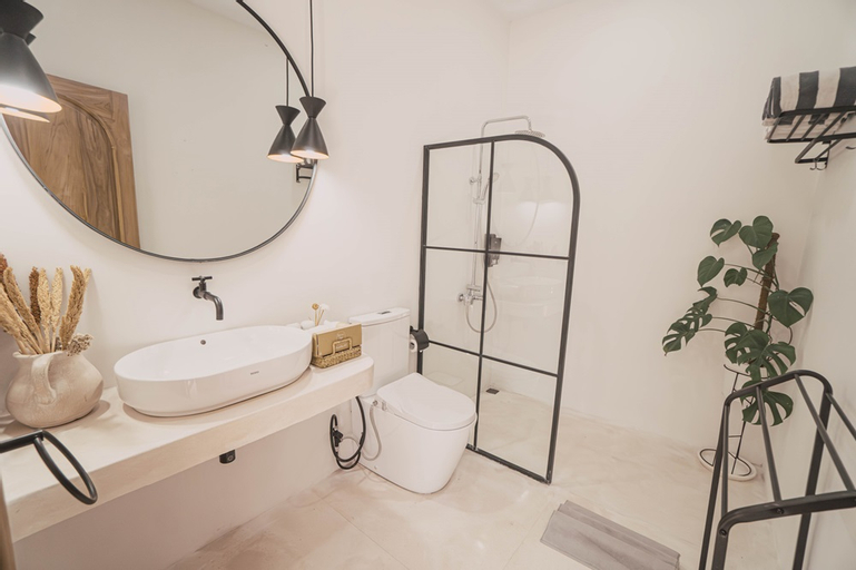 Bathroom 10