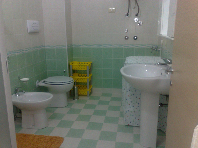 Bathroom 5, Suliccenti, Syracuse