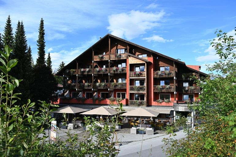Exterior & Views