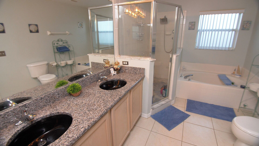 Bathroom 4, Hummingbird Haven, Polk