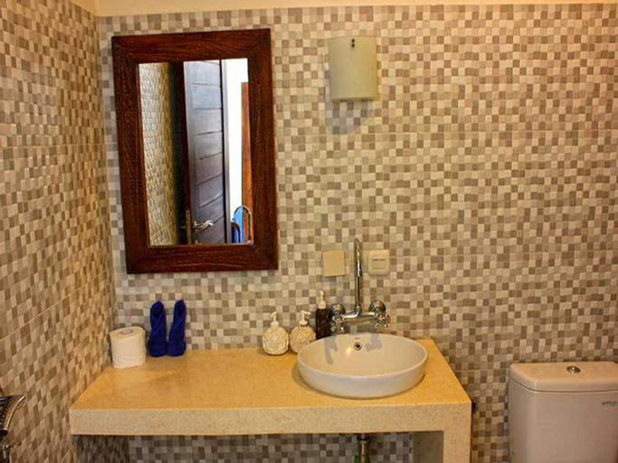 Bathroom 16