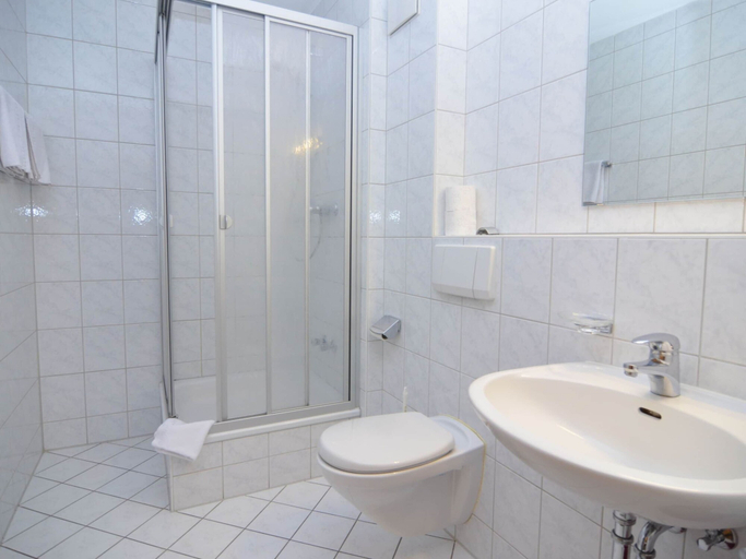 Bathroom, Wohnung in Rotthalmunster mit Balkon, Passau
