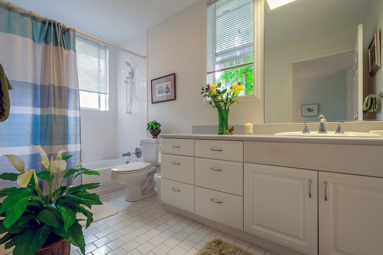 Bathroom 4, Emmalani Court 411, Kauai