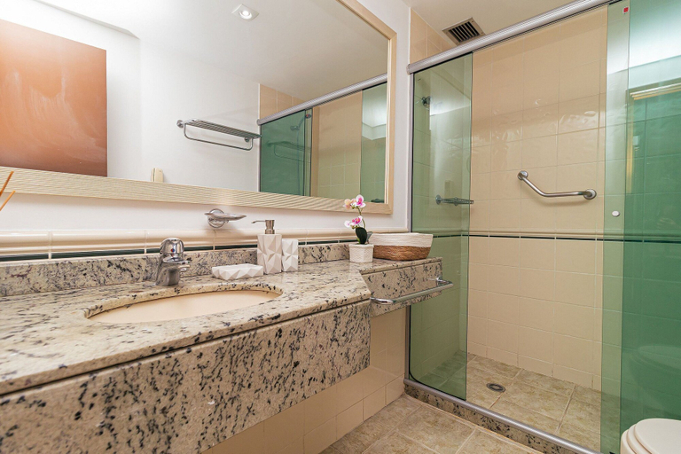 Bathroom, Vossa Bossa Berrini, São Paulo