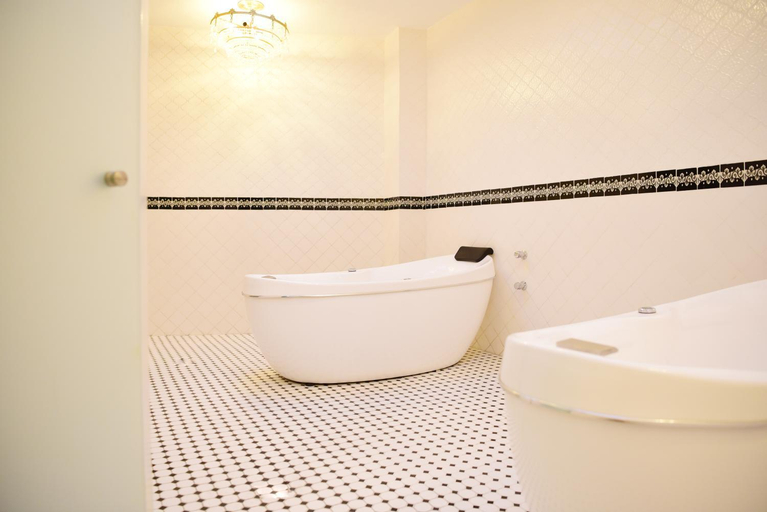 Bathroom 3, Hacienda San Patricio, Allende