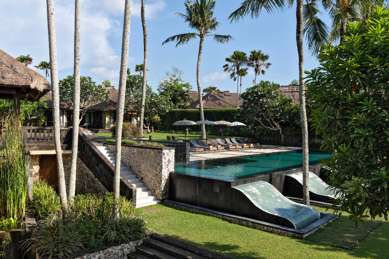 Villa Mary | Luxe Beachfront with Pool & View, Badung
