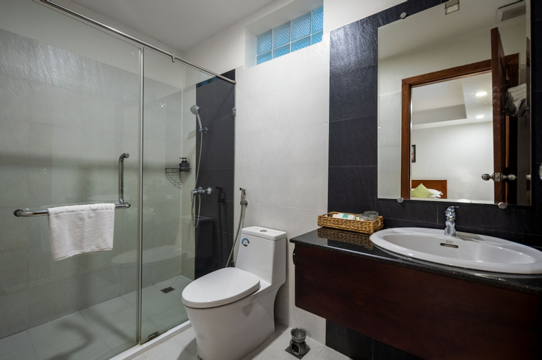 Bathroom 10
