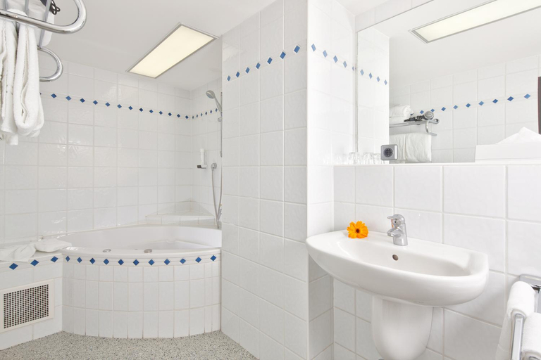 Bathroom 2, Hotel Hocheder, Innsbruck Land