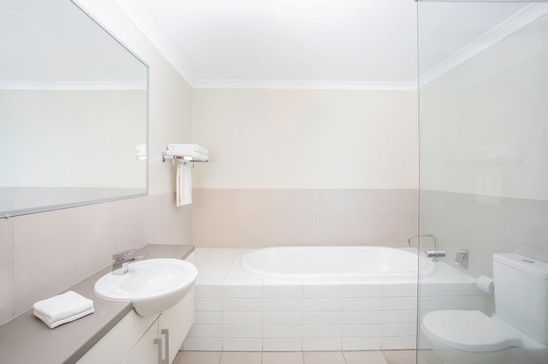 Bathroom 28