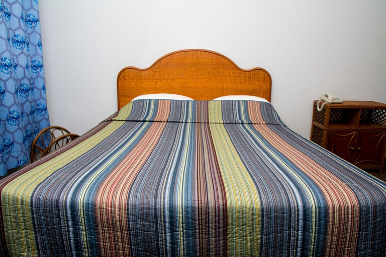 Bedroom 2, Windjammer International Cuisine & Comfort Inn, City of Georgetown