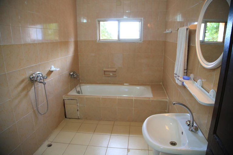 Bathroom 2, Le Baobab, Bamako