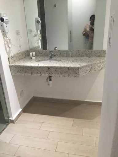 Bathroom 4, PC ENTREPRISES Hotel, Port-au-Prince