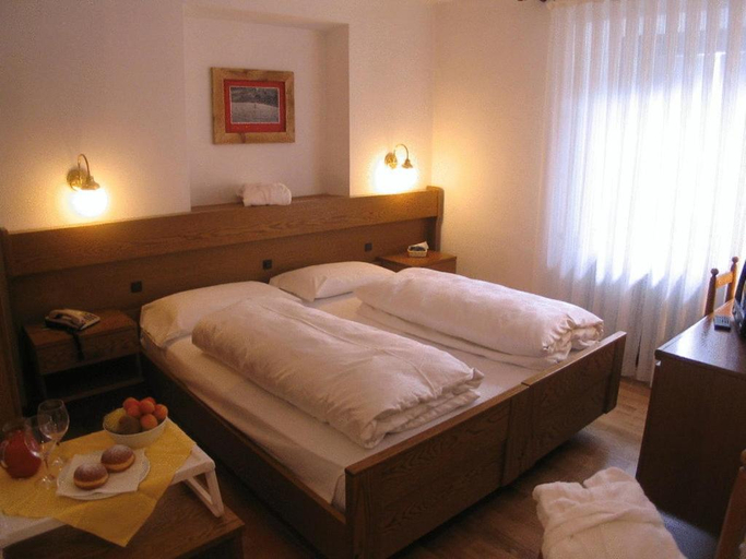 Others 4, Club Hotel Alpino, Trento