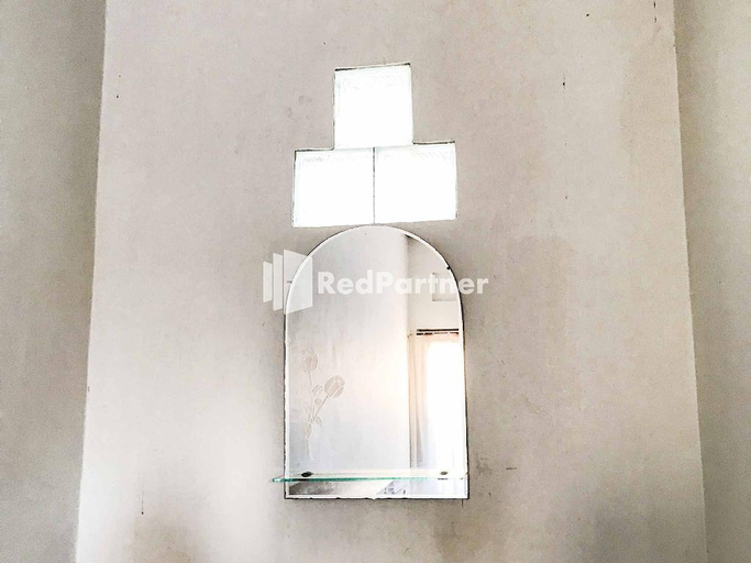 Bathroom 2, Reynold Artha Guest House RedPartner, Klungkung