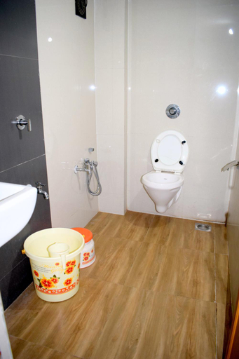 Bathroom 2, Manas Homestay by Sky Stays, The Dangs