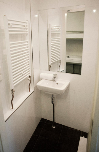 Bathroom 3, St Christopher's Winston Hostel, Amsterdam