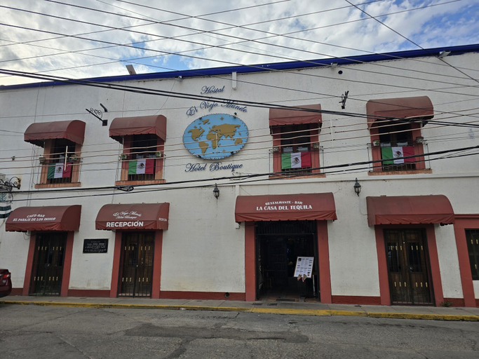 Exterior & Views