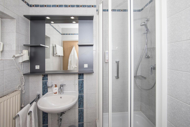 Bathroom 4, Johannesbad Hotel Fussinger Hof, Passau